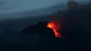 Vulcanul Etna erupe din nou, pentru a sasea oara in 2012