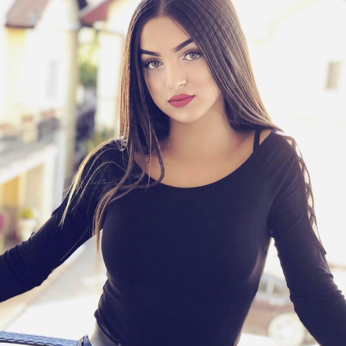 Imagini bombă cu nepoata Regelui Cioabă, făcute publice. Cum arată Andreea „Prințesa Sibiului”