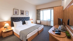 Convins de imaginile de pe Booking, un român a rezervat un sejur într-un hotel de 3 stele de pe litoralul bulgăresc. Când a ajuns la cazare și a deschis ușa, să leșine. Cum arăta camera, de fapt