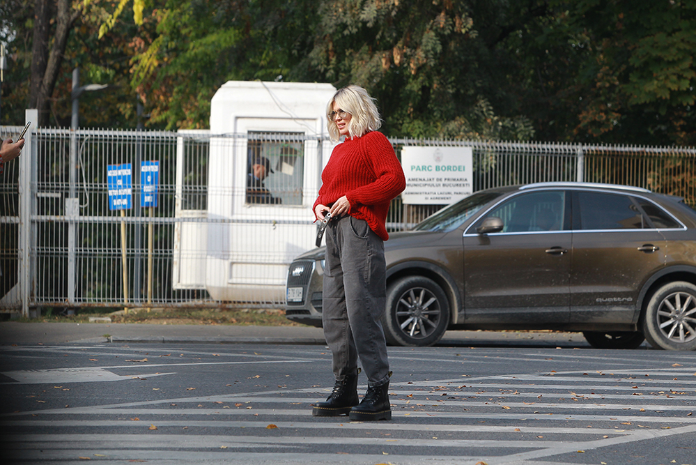 Gina Pistol, pictorial provocator la nici 500 de metri de vila lui Klaus Iohannis!
