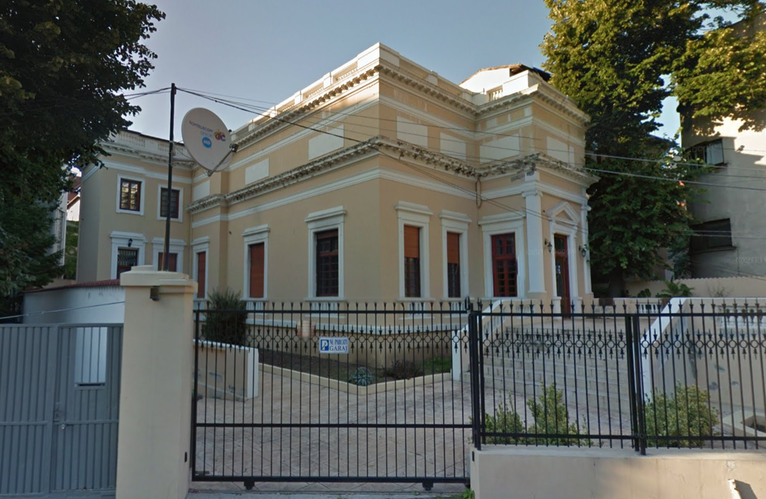 Aceasta este cea mai scumpă vilă din Bucureşti, aflată la vânzare pe internet! Am intrat in ”Palatul” de 3,3 milioane E! CANCAN.ro a aflat povestea casei cu 15 camere şi 8 băi