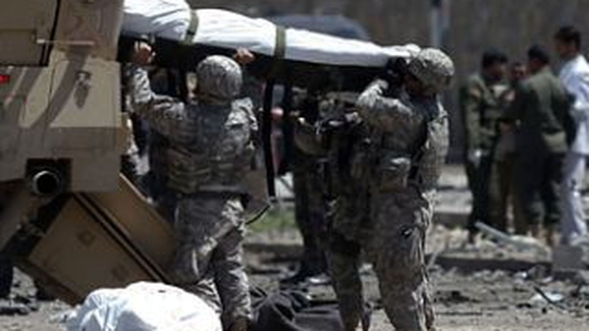 Cinci dintre militarii NATO care au murit in urma atentatului cu masina-capcana de la Kabul sunt americani