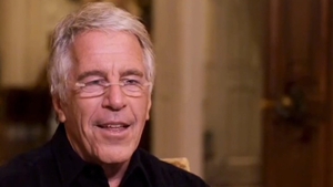Controversele din jurul morții lui Epstein, dezvăluite la 7 ani de la eveniment. Doi medici legiști au emis verdicte diferite