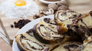 Câte calorii are o singură felie de cozonac. Câte poți mânca de Revelion fără să te îngrași