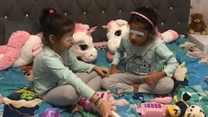 Sora Sorinei, fetița înfiată de o familie din SUA, suferă de dor. ”Să le lase să vorbească!”