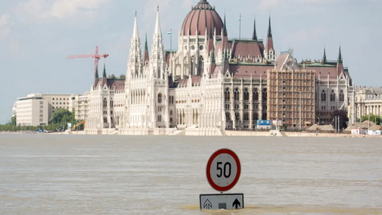 VIITURA ISTORICA! Imaginile distrugerii in Europa Centrala: Dunarea a maturat totul in cale. Autoritatile romane: Suntem pregatiti