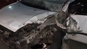 Accident mortal pe DN 71, în Dâmbovița. Un camion și un autoturism s-au ciocnit violent