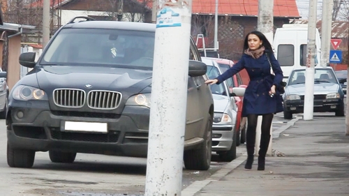 Are probleme in dragoste? Andreea Mantea a oprit la marginea Bucurestiului si a stat singura si trista, minute in sir, in masina!