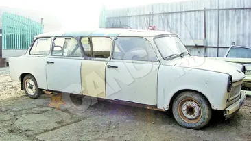 Paul Havrilla a facut din doua masini una de 5,2 metri lungime. Trabantul-limuzina