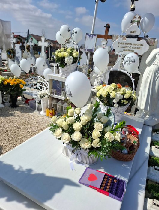 Ce a apărut la mormântul lui Sebi, tânărul ucis în accidentul provocat de Vlad Pascu. Ar fi împlinit 24 de ani