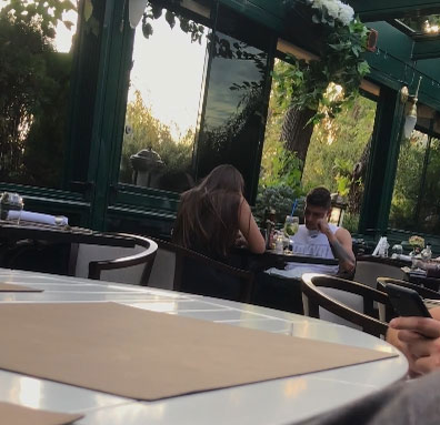 Înaintea partidei cu Dunărea Călărași, Florinel Coman și-a scos bomba-sexy la restaurant