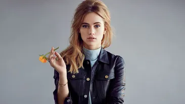 Suki Waterhouse, un nou pictorial incendiar in lenjerie intima