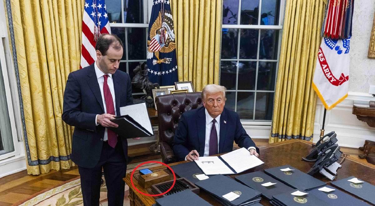 Donald Trump și-a instalat un buton roșu într-o cutie de lemn/ Sursa foto: Hepta