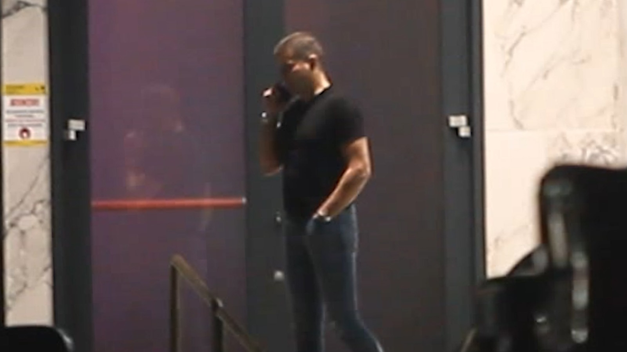 Cristian Boureanu a ieșit din club să vorbească la telefon