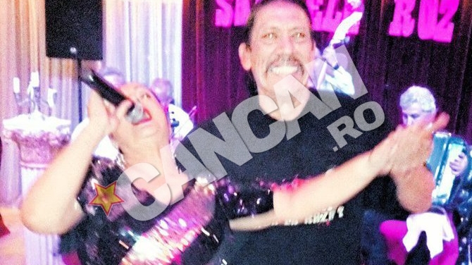 Actorul american Danny Trejo a comandat de urgenta un show Cornelia Catanga! A dansat tiganeste intr-o carciuma din buricul Capitalei