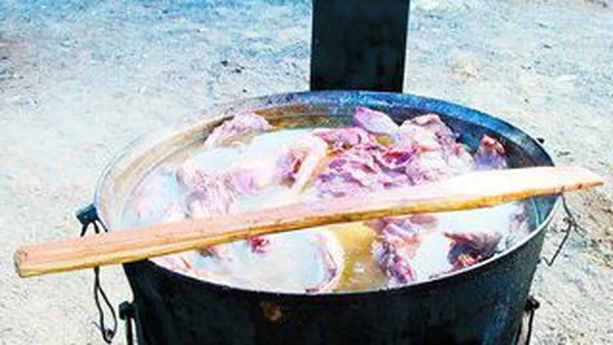 Ciorba de miel, dreasa cu smantana si galbenus de ou