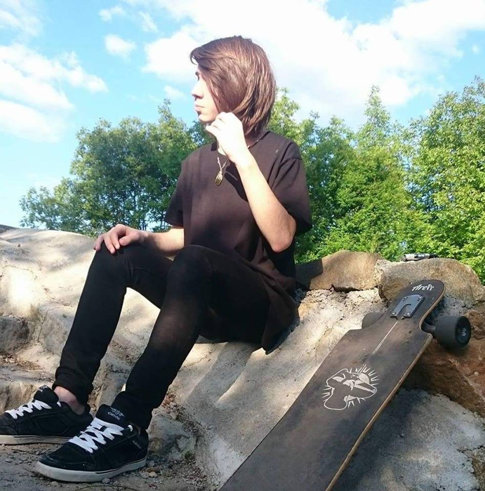 Prietenii adolescentului din Oradea, decapitat de tren, i-au transmis mesajele sfâşietoare:”O să îmi lipseşti…“