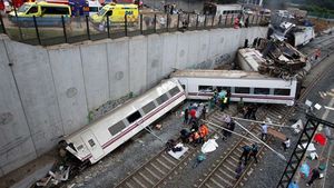 TRAGEDIE ÎN SPANIA! Cel puţin 69 de persoane au murit iar 143 au fost rănite după ce un tren de călători a deraiat