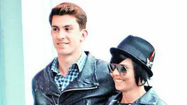 Primele fotografii dupa operatie! Andreea Popescu are inca fata vanata si tumefiata