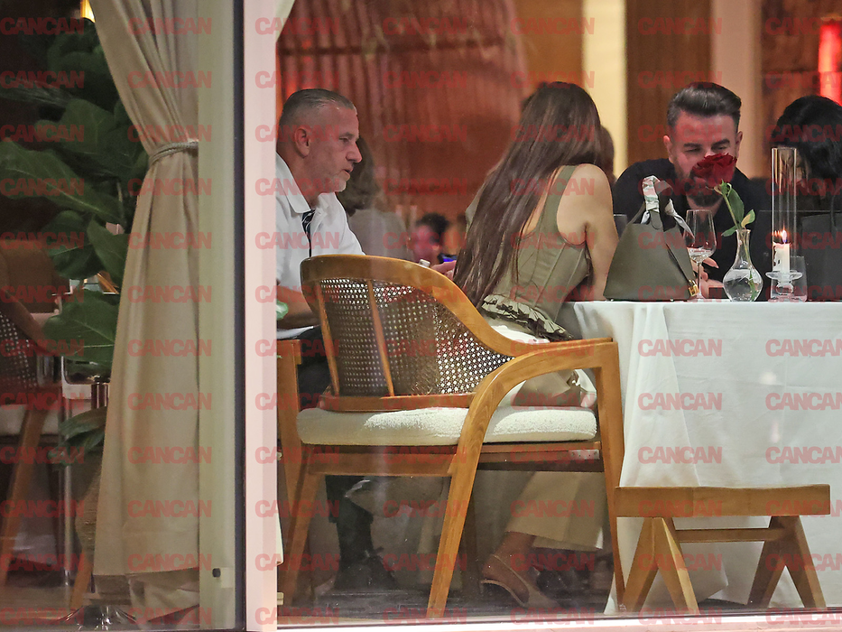 Reghe și Corina Caciuc la restaurant cu un alt cuplu
