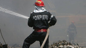ULTIMA ORA! Incendiu de proportii in Capitala! Pompierii au intervenit cu 6 autospeciale!