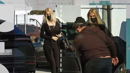 Maya Marcu i-a sucit mințile vânzătorului de la tarabă! ”Sexy-patroneasa” MedLife a făcut piața cu un Lamborghini Urus