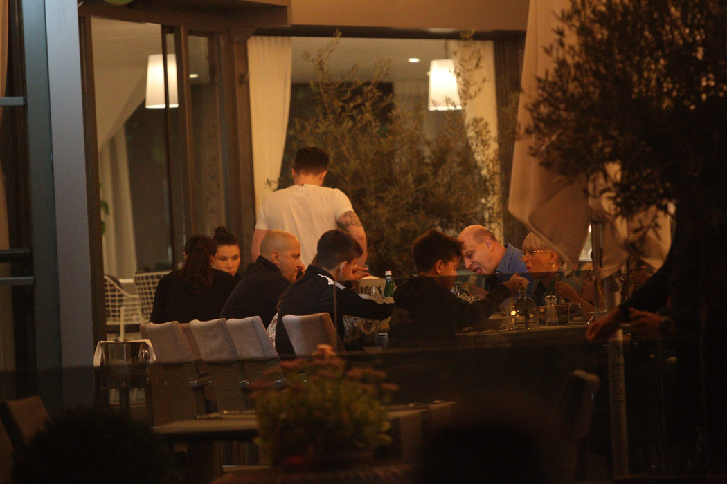 Familia Huidu a ieșit la cină, la un restaurant din Herăstrău