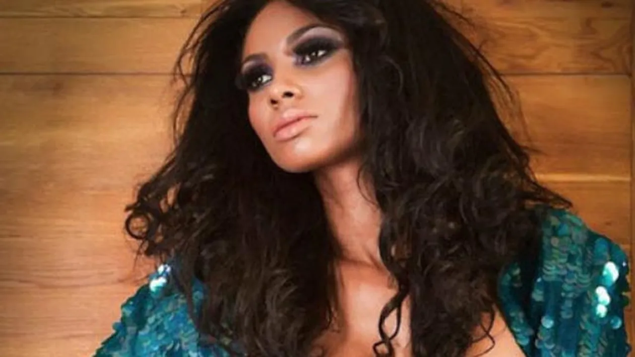 Asa ceva nu s-a mai pomenit in showbiz! Motivul incerdibil pentru care Laurette refuza sa isi boteze fetita in varsta de 3 ani!