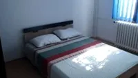 Un bărbat din București oferă gratis o cameră în propriul apartament. Motivul pentru care acceptă doar femei