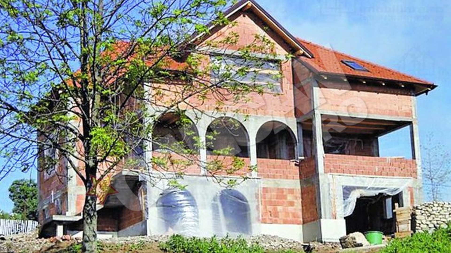 Mihaela Mihai s-a saturat sa se lupte cu primaria si cu vecinii din Magura! Se chinuie sa-si vanda casa problema cu 225.000 de euro