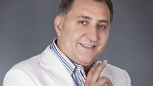 Râzi cu lacrimi! Cum a ajuns, de fapt, Vali Vijelie să renunțe la celebra lui mustață. Vinovată este chiar Minodora!