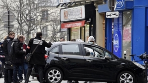 Parisul, din nou sub teroare! Un barbat a patruns intr-un oficiu postal cu o arma! Autoritatile au intervenit in forta