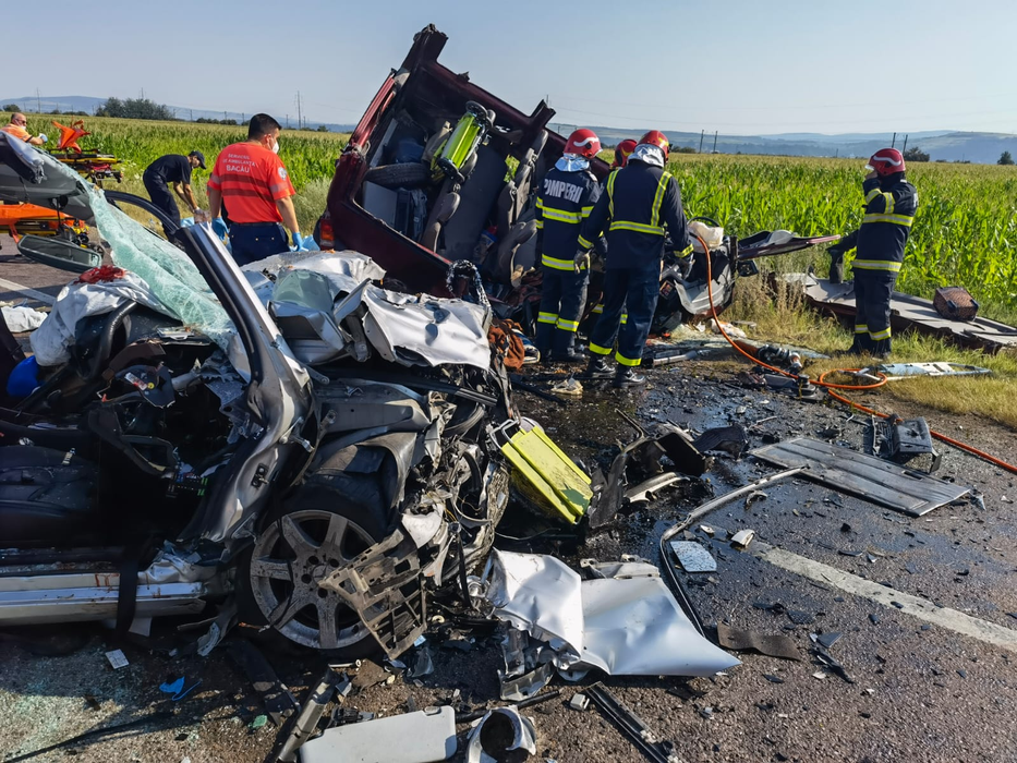 Cine sunt victimele tragediei de la Bacău. Șoferul care se întorcea din Marea Britanie și-a pierdut soția și doi dintre copii. FOTO
