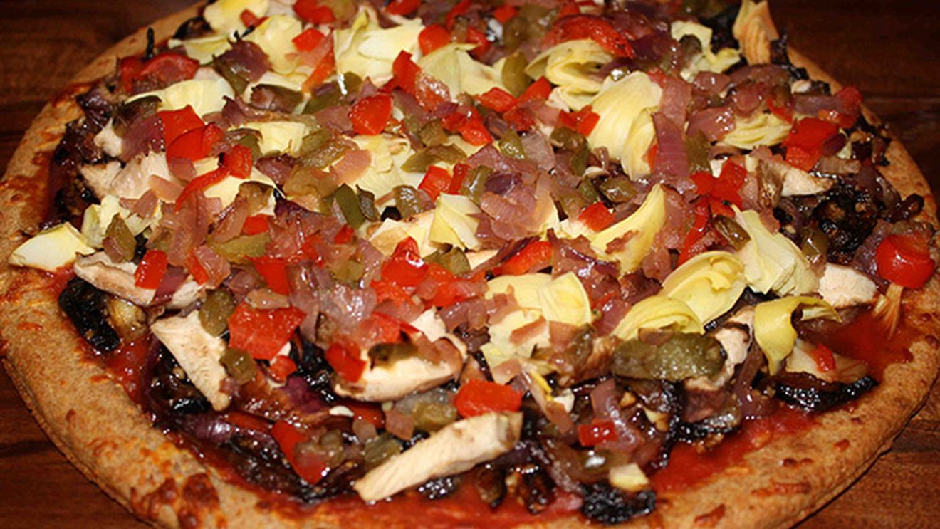 VIDEO Comanzi pizza? Cu siguranta te-ai intrebat ce face baiatul care iti livreaza comanda pana la tine acasa! Gestul de neiertat