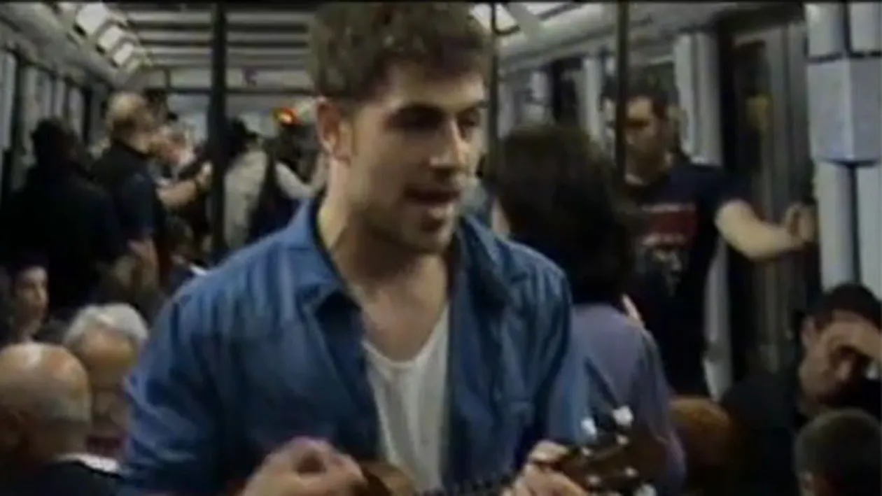 VIDEO Până unde poate merge sărăcia! Ce metodă originala a incercat un somer pentru a se angaja! Crezi ca a reusit?