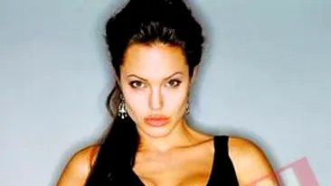 I-a facut 200 de tablouri Angelinei Jolie