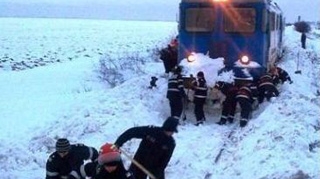 Trenul in care sunt blocati 400 de oameni, de peste 50 de ore, a plecat spre Galati