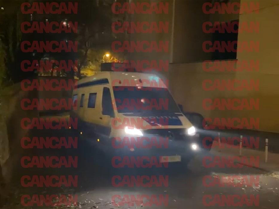 După mai multe ore de audieri, frații Tate au plecat de la Tribunal cu duba poliției/ Sursă foto: CANCAN.RO