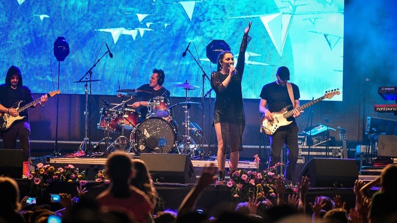 Andra şi finul ei, What’s Up, au urcat pe aceeaşi scenă la Sibiu. La final, cântăreaţa l-a sunat pe Măruţă şi i-a spus…