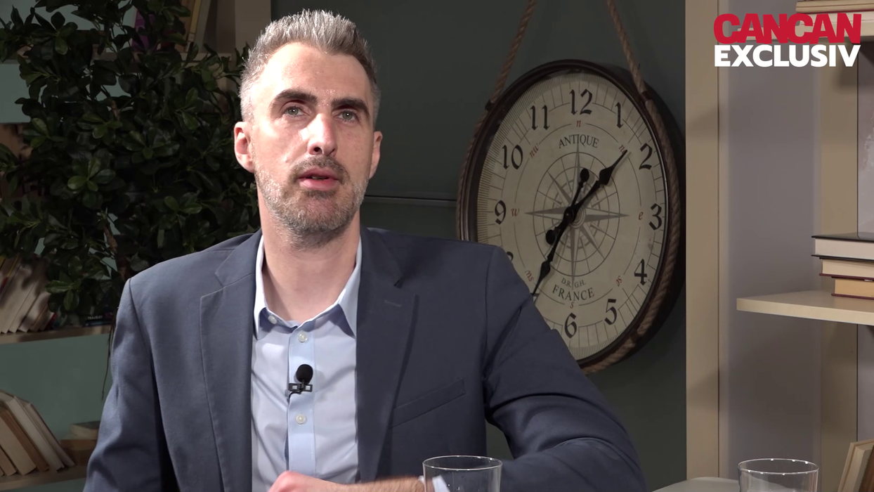 Ernest Takacs este prezentatorul emisiunii ”În căutarea adevărului”, difuzată de luni până vineri, de la ora 13:00, la Kanal D