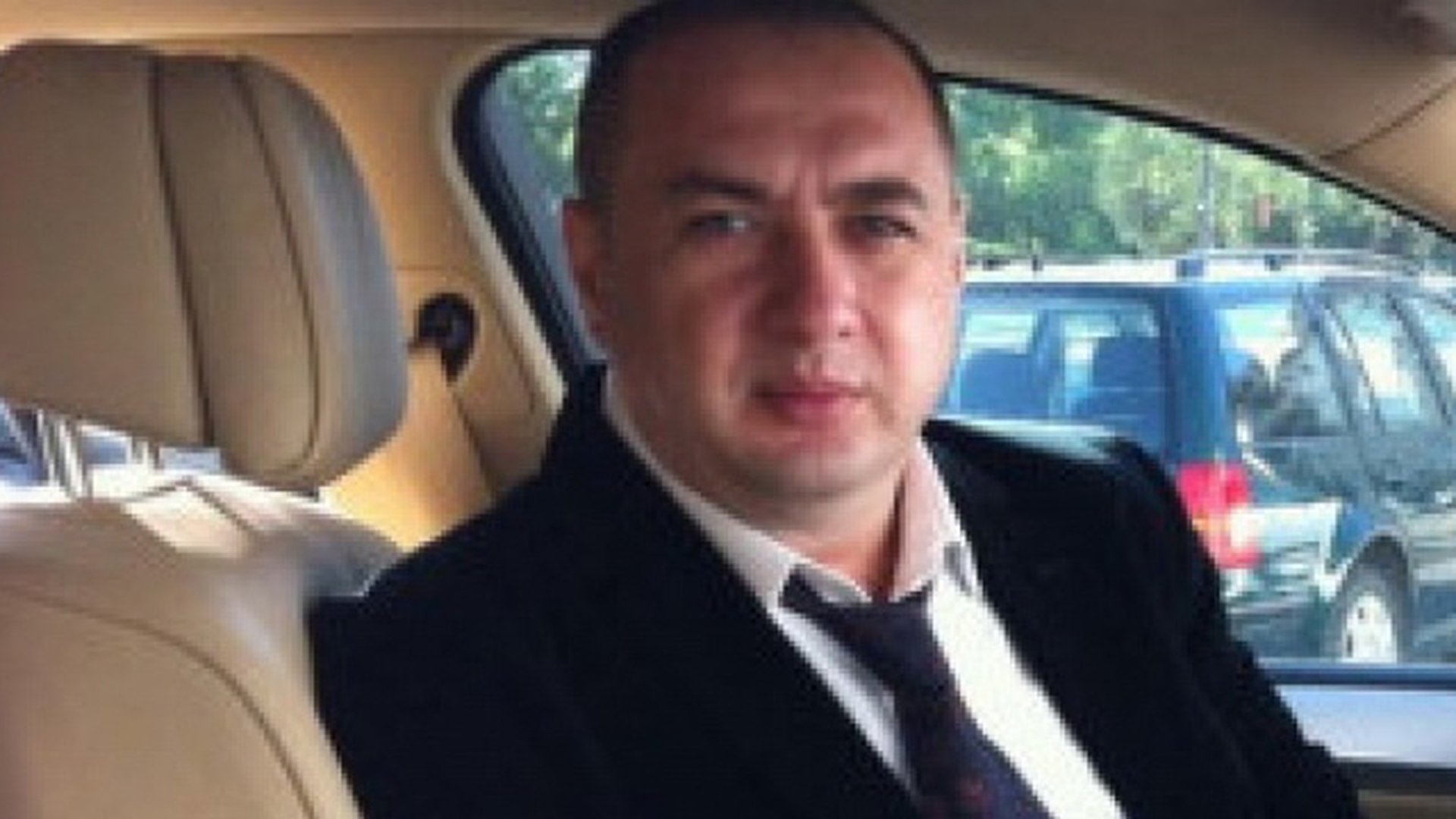 Leo de la Strehaia i-a făcut câinelui înmormântare de lux! Câţi bani a dat “Prinţul ţiganilor”