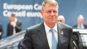 Klaus Iohannis a promulgat legea. Salarii mai mari pentru mii de angajați
