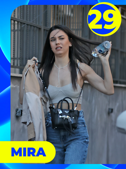 TOP 30 de vedete care au găsit soluţia perfectă împotriva caniculei! Roxana Vancea, Monica Gabor sau Laura Cosoi, show cu îngheţată şi… 