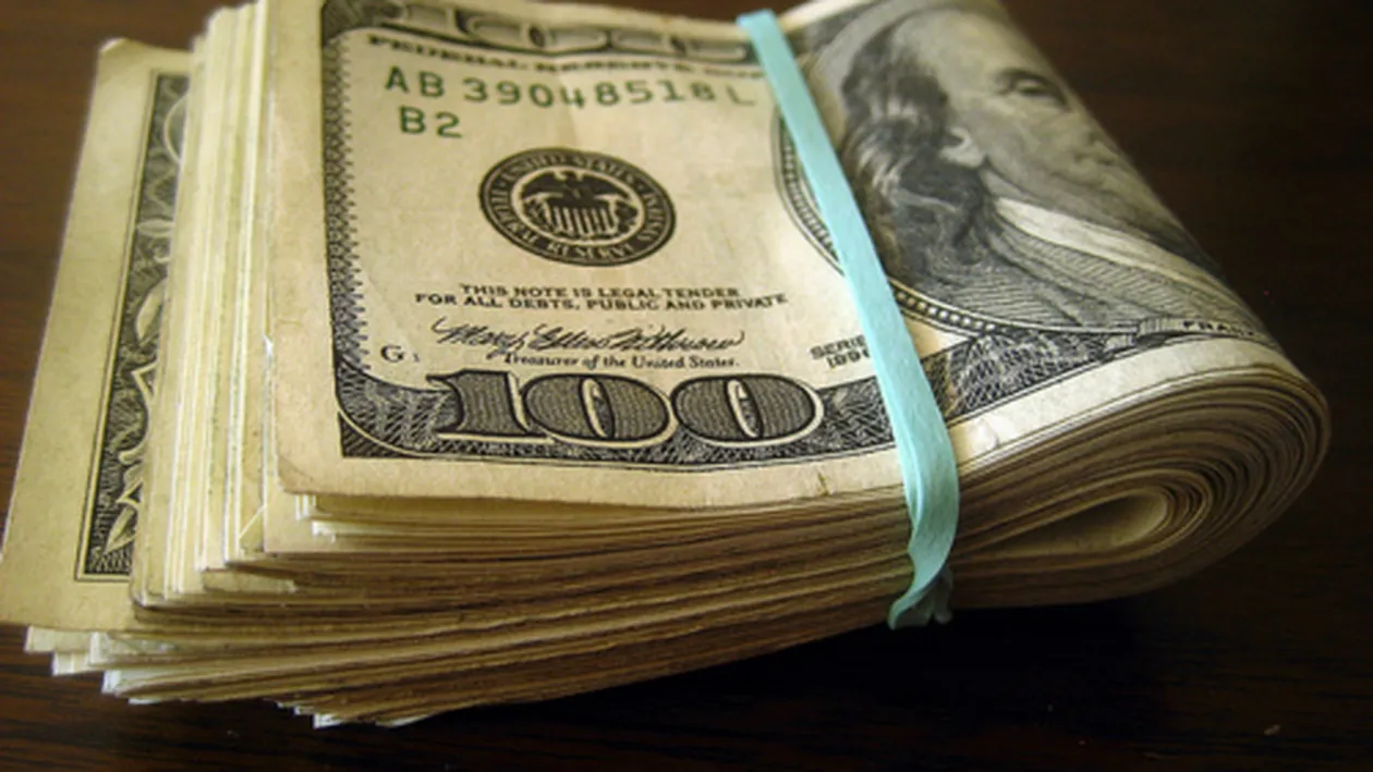 Cea mai circulata bancnota din lume are un nou design! Uite cum arata noua hartie de 100 de dolari!