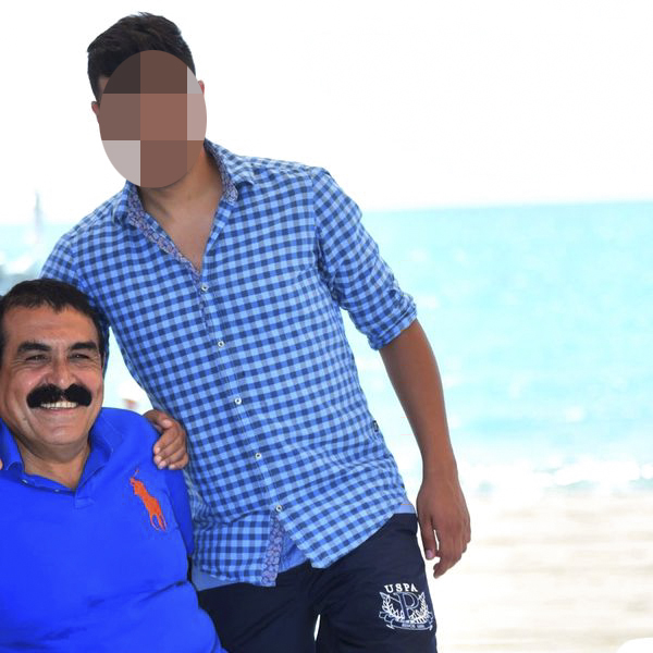 Ahmed, alături de tatăl său, boss-ul SIR