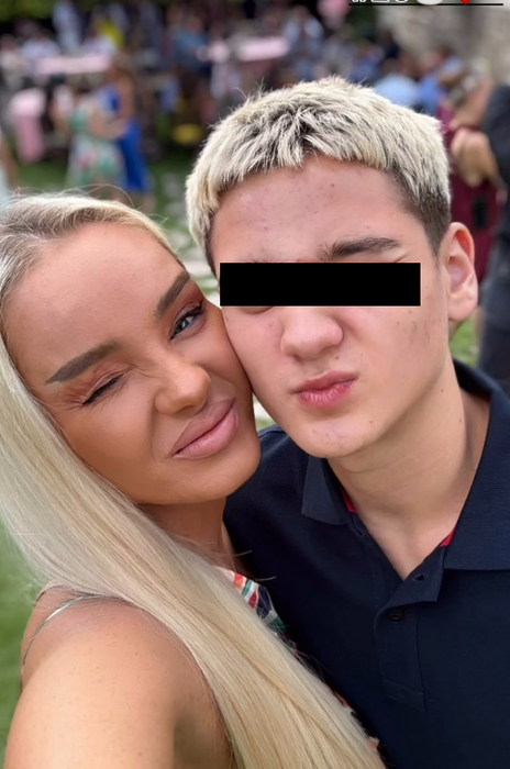 Cât de mare a crescut Codruț, fiul Mariei Constantin. Tânărul are 16 ani și e vopsit