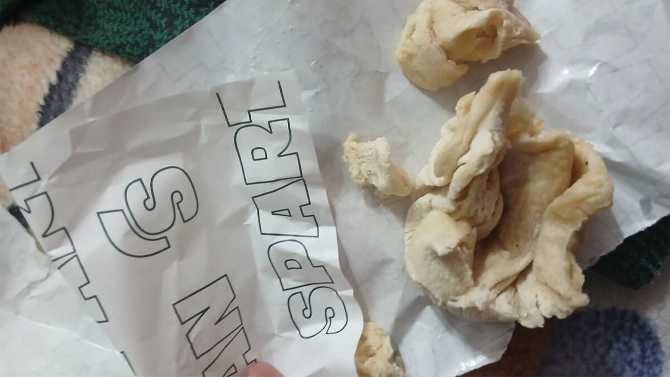 Un ieșean a comandat 3 gyros de la Spartan. Când i-a ajuns comanda acasă, să cadă din picioare. Ce a primit, de fapt