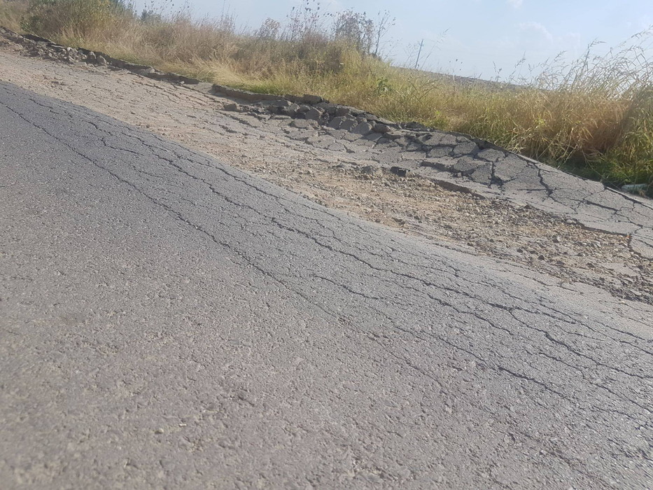 Atenție, șoferi! Există 2 cratere pe un drum circulat din județul Giurgiu, iar pericolul de accident este uriaș