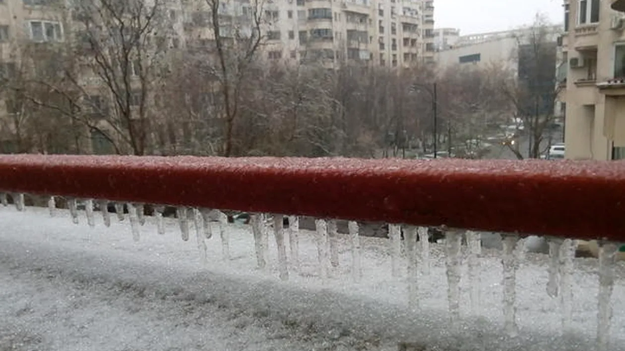 ANM a emis prognoza specială pentru București! Ninge, plouă și se depune polei în Capitală