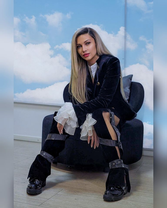 Lora a împărtăşit vestea tuturor: „M-a cerut şi am zis DA”